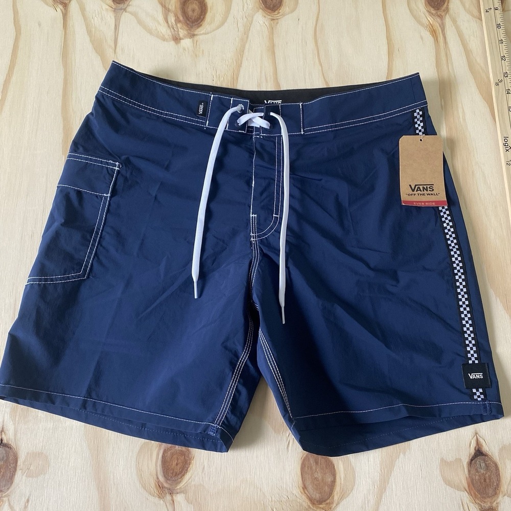 Vans Ever-Ride Board Size 31 Shorts 17" Race Stripe